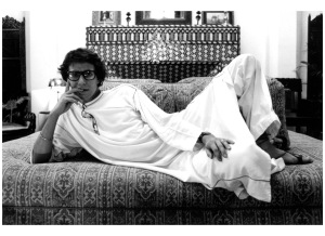 Yves Saint Laurent dans sa maison de Marrakech - 1976 PB 050876/1-24