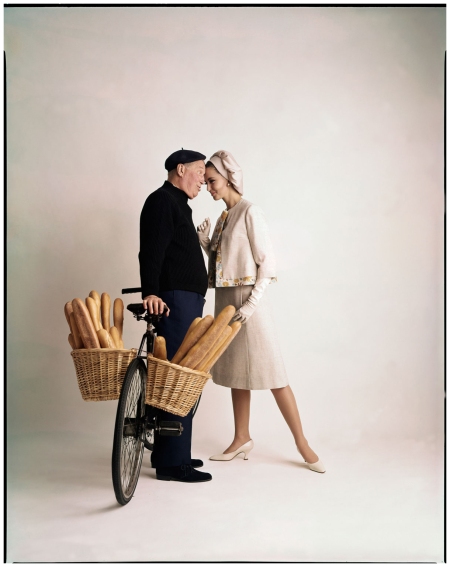 “French love food and fashion,” Maurice Chevalier and Margot McKendry, McCall’s, January 1963. Foto dal libro %22Mid-Century Fashion and Advertising Photography%22 by William Helburn