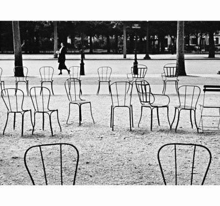 chairs-champs-elysc3a9es-parisc2a01927-photo-andrc3a8-kertsz