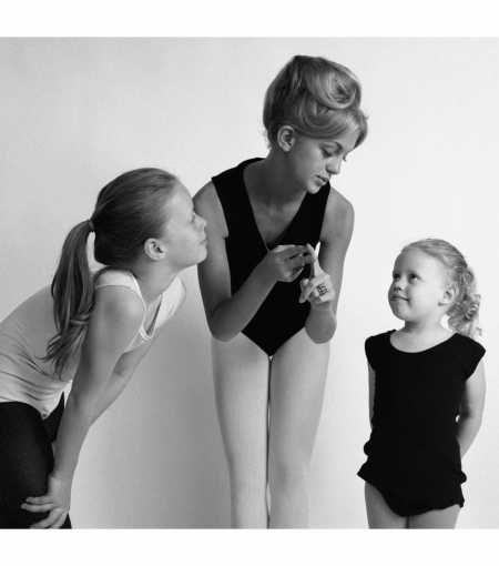 goldie-instructs-two-of-her-young-ballet-students-in-arlington-virginia-1966-joseph-kipple